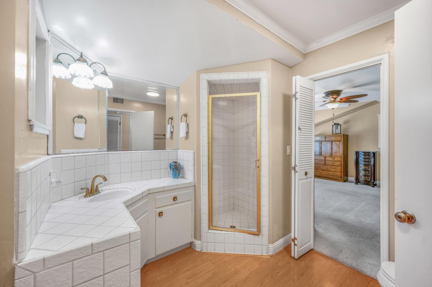 1041 E Alamos Ave, Fresno, CA 93704