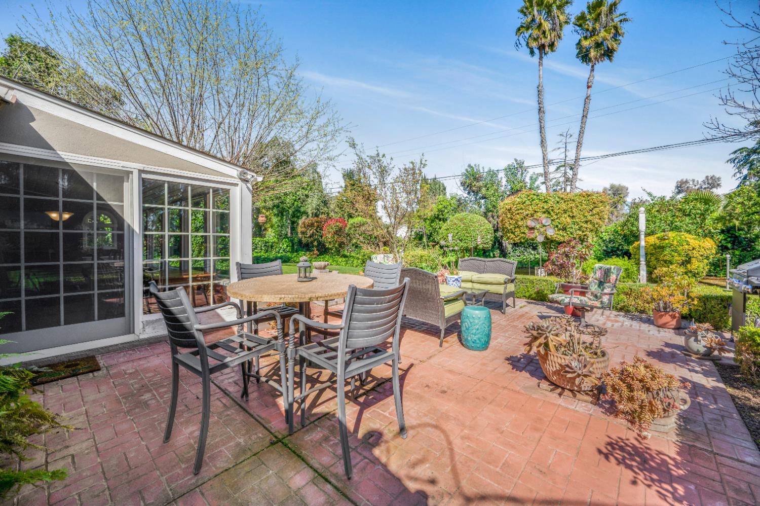 1041 E Alamos Ave, Fresno, CA 93704