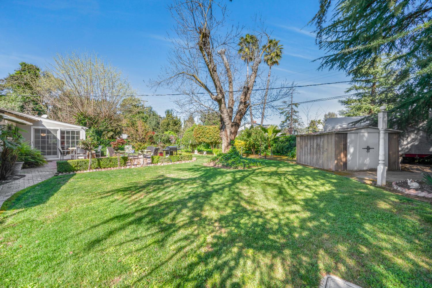 1041 E Alamos Ave, Fresno, CA 93704