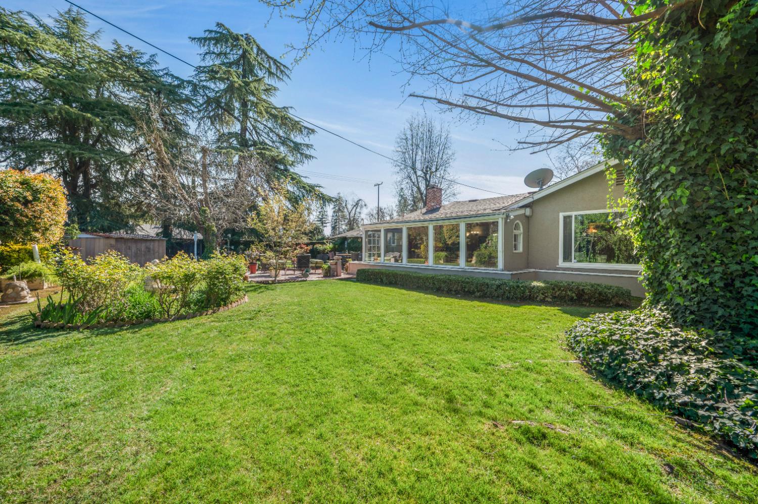 1041 E Alamos Ave, Fresno, CA 93704