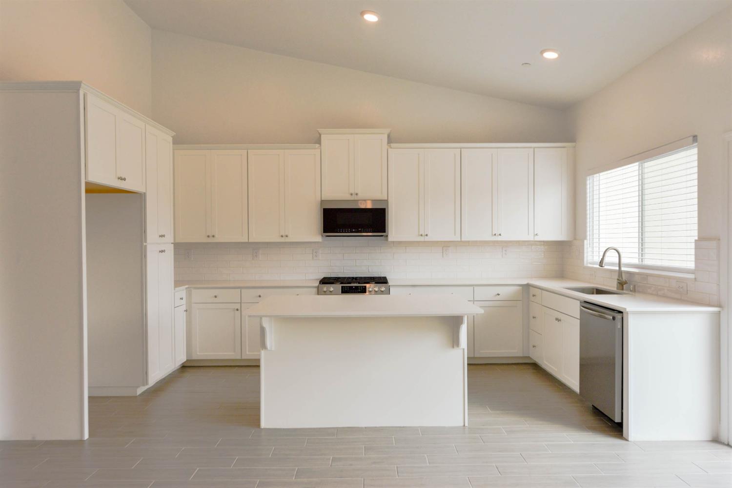 7147 W Twain Ave, Fresno, CA 93723