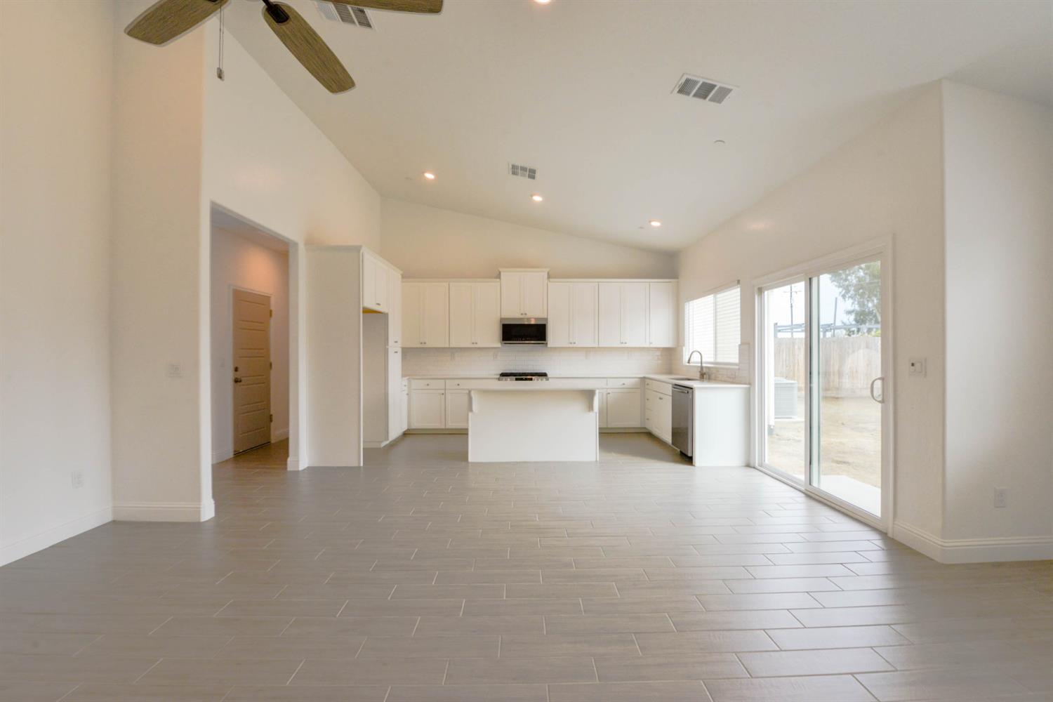 7147 W Twain Ave, Fresno, CA 93723