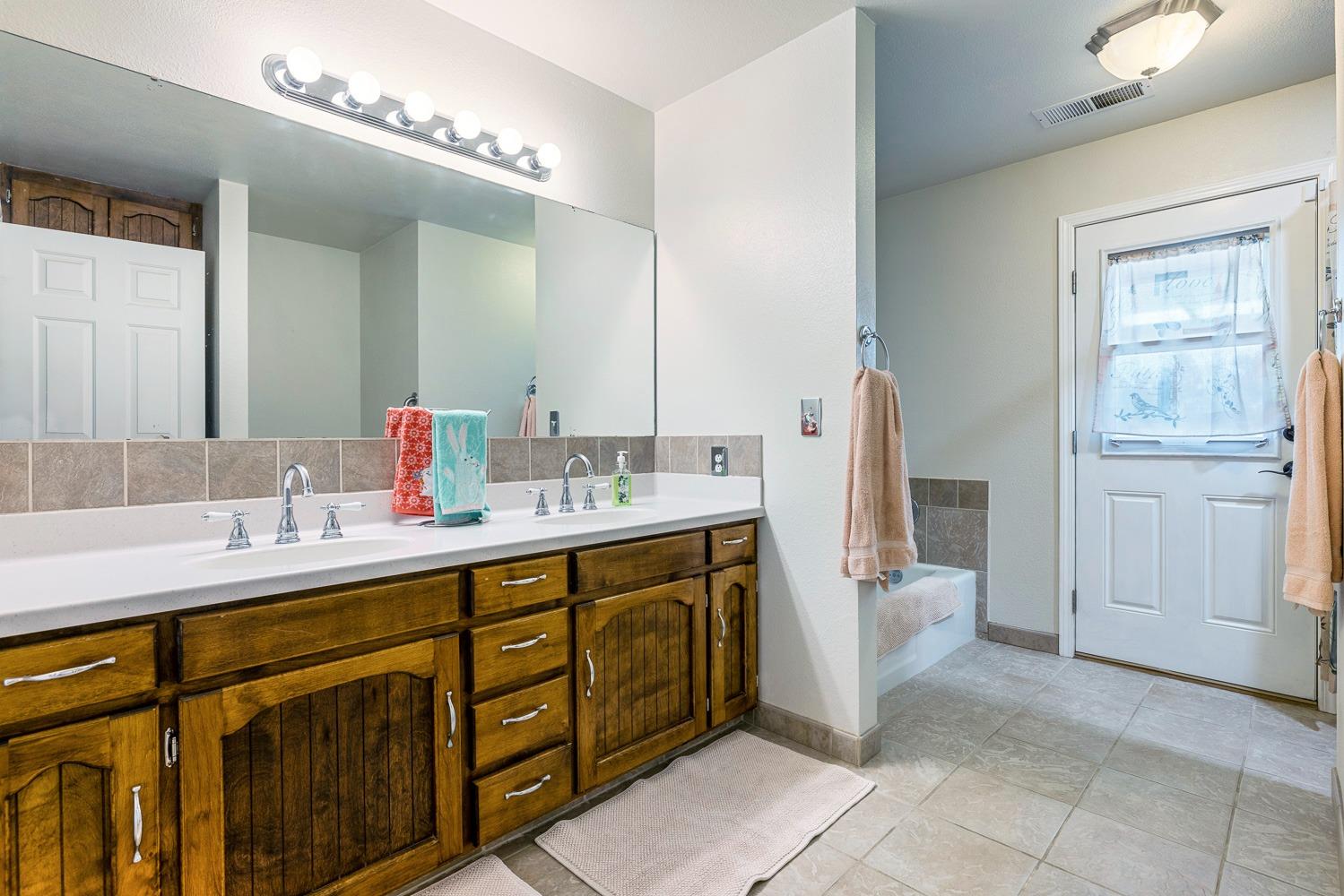 35427 Avenue 14, Madera, CA 93636