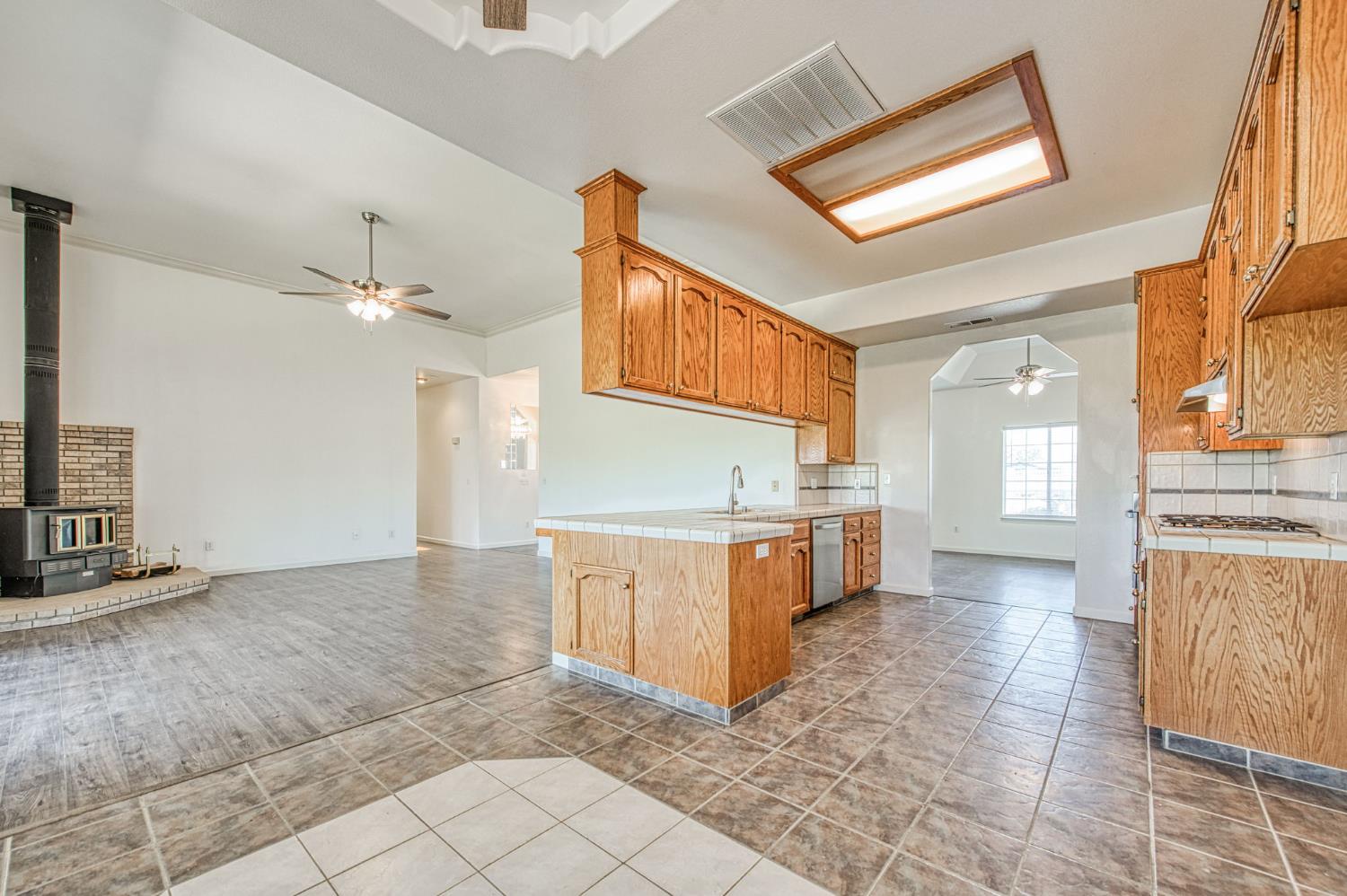 16601 La Canada Rd, Madera, CA 93636