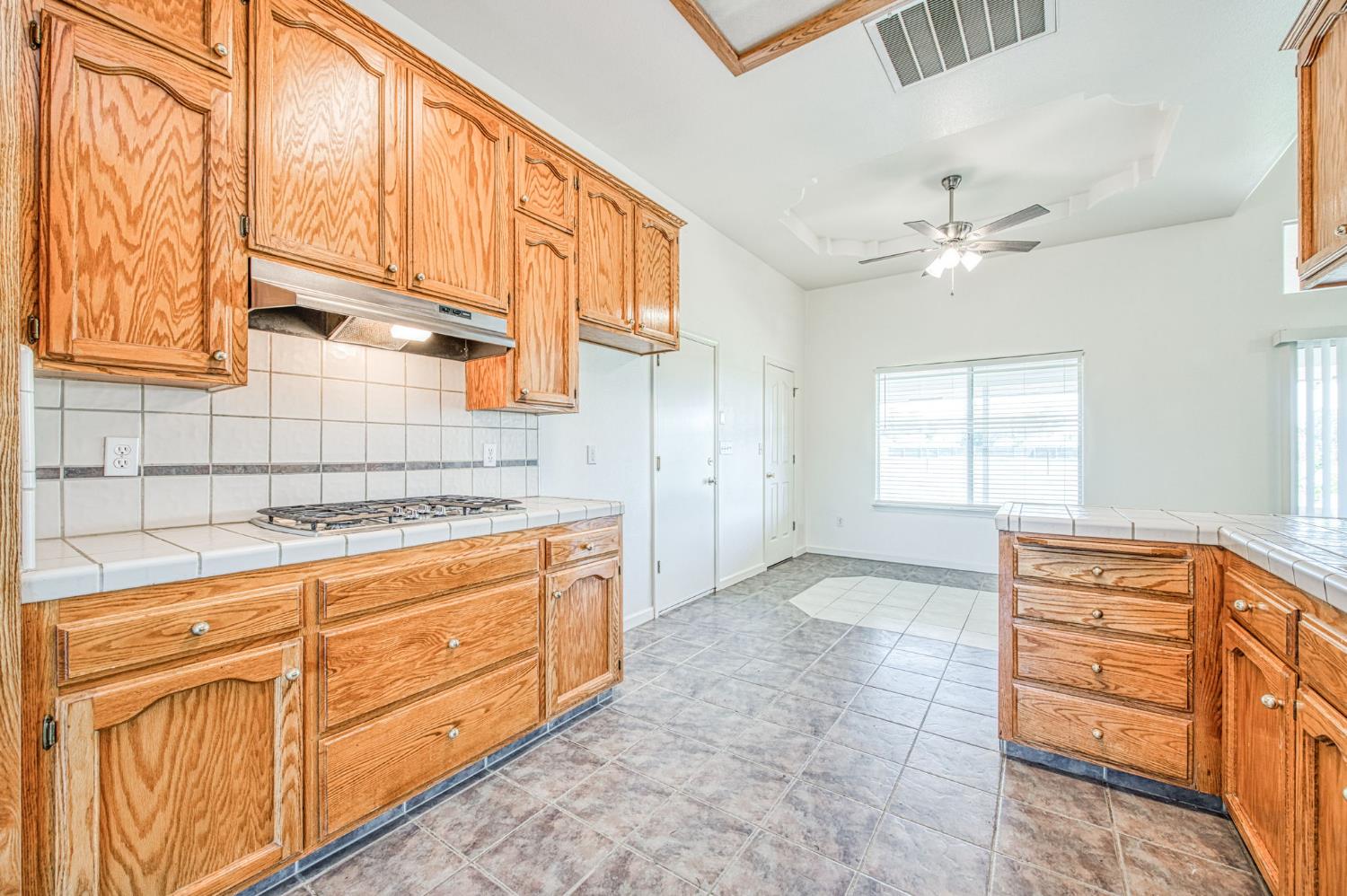 16601 La Canada Rd, Madera, CA 93636