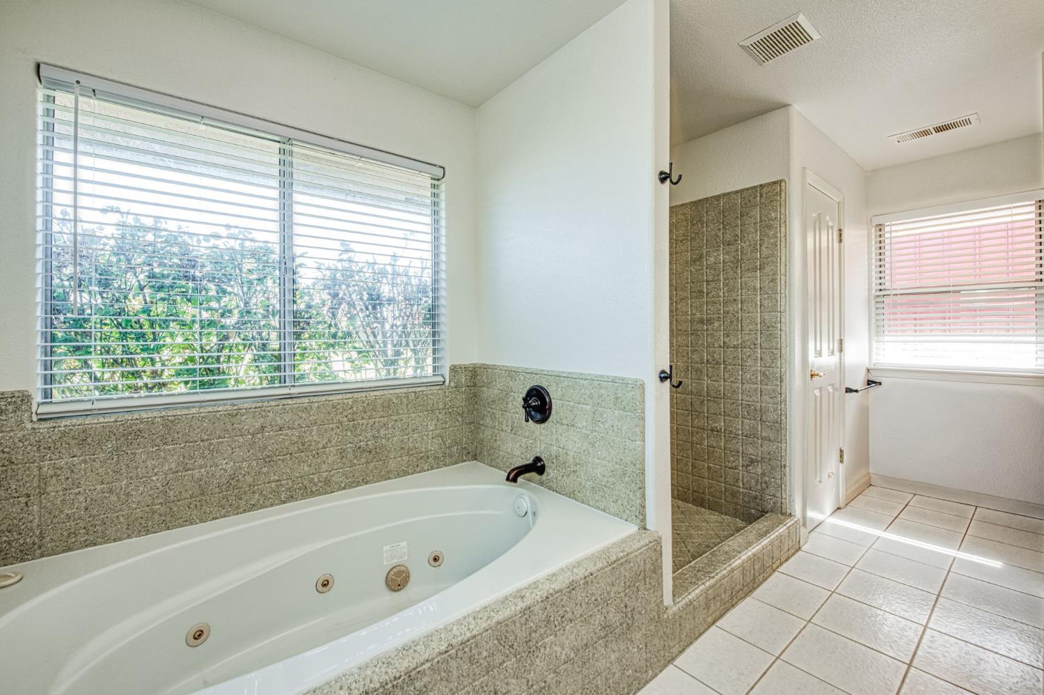 16601 La Canada Rd, Madera, CA 93636