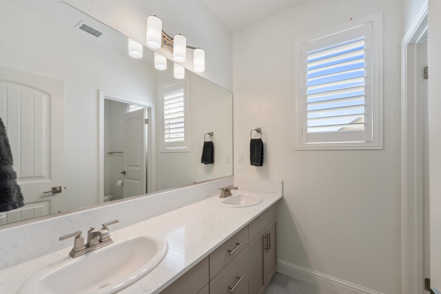 4188 N Contessa Ave, Fresno, CA 93723