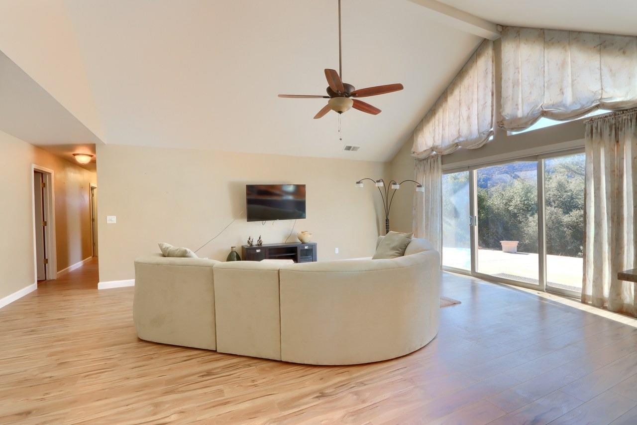 38788 Goldenrod Ln, Oakhurst, CA 93644