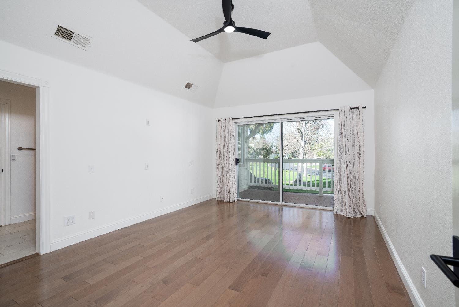 2727 W Bluff Ave #125, Fresno, CA 93711