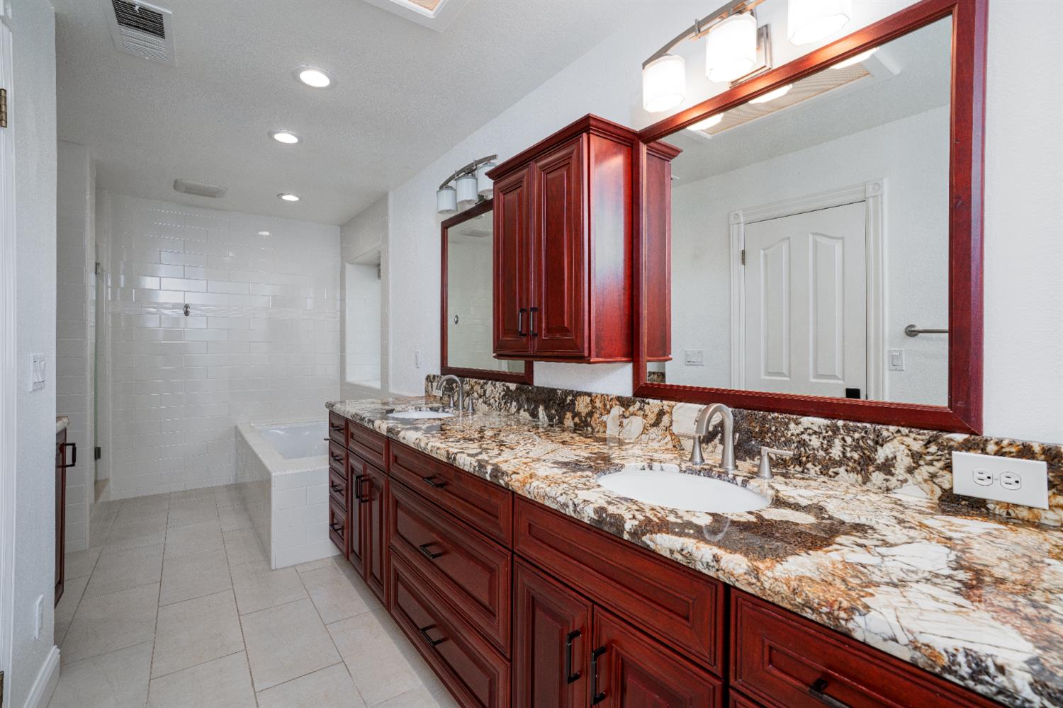 2727 W Bluff Ave #125, Fresno, CA 93711