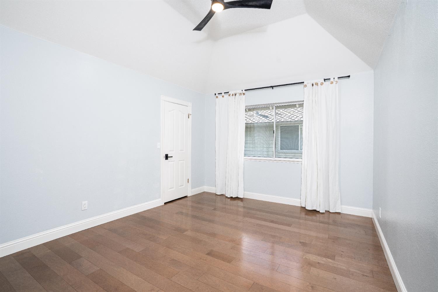 2727 W Bluff Ave #125, Fresno, CA 93711