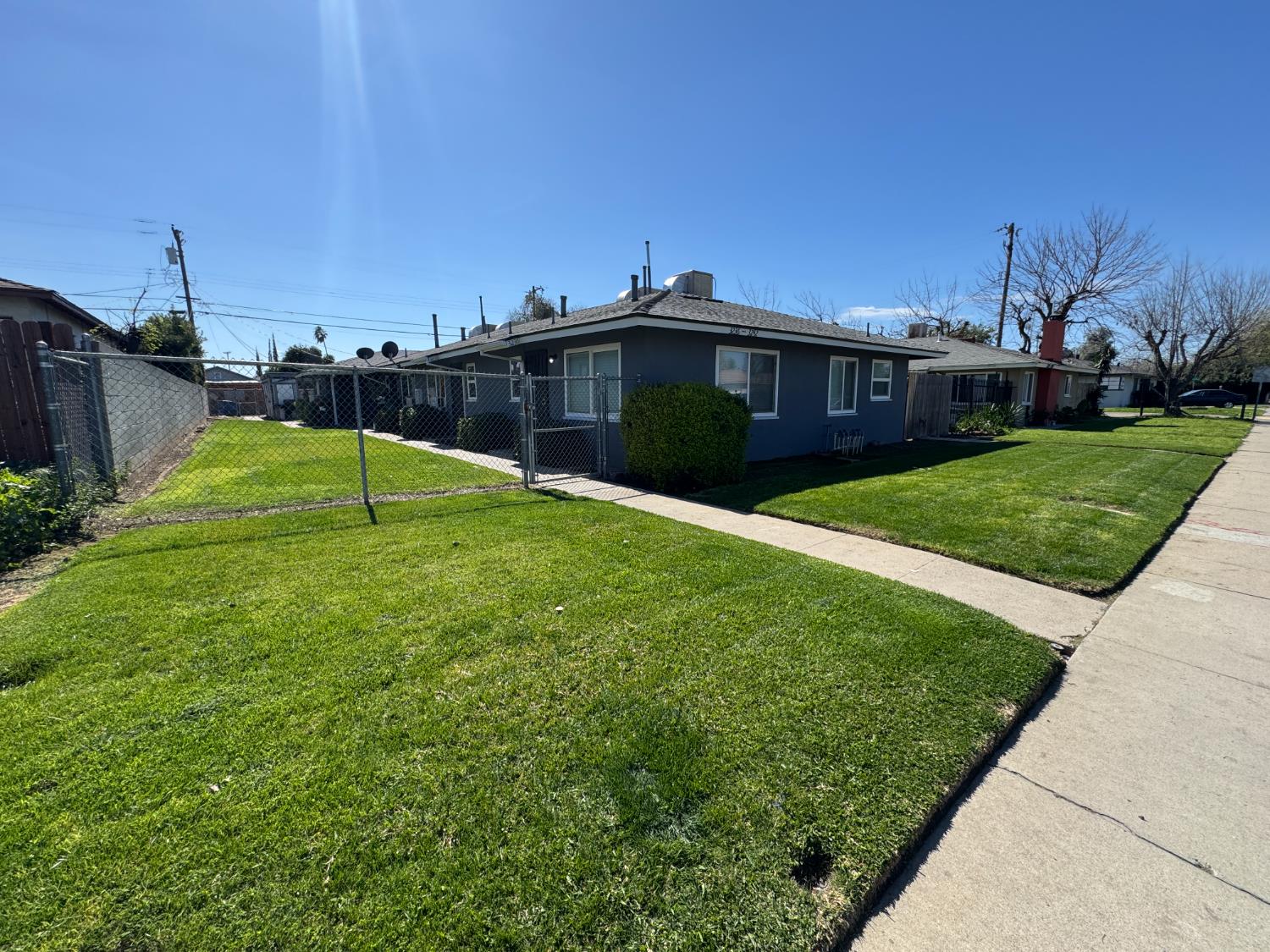 3236 E Clinton Ave, Fresno, CA 93703