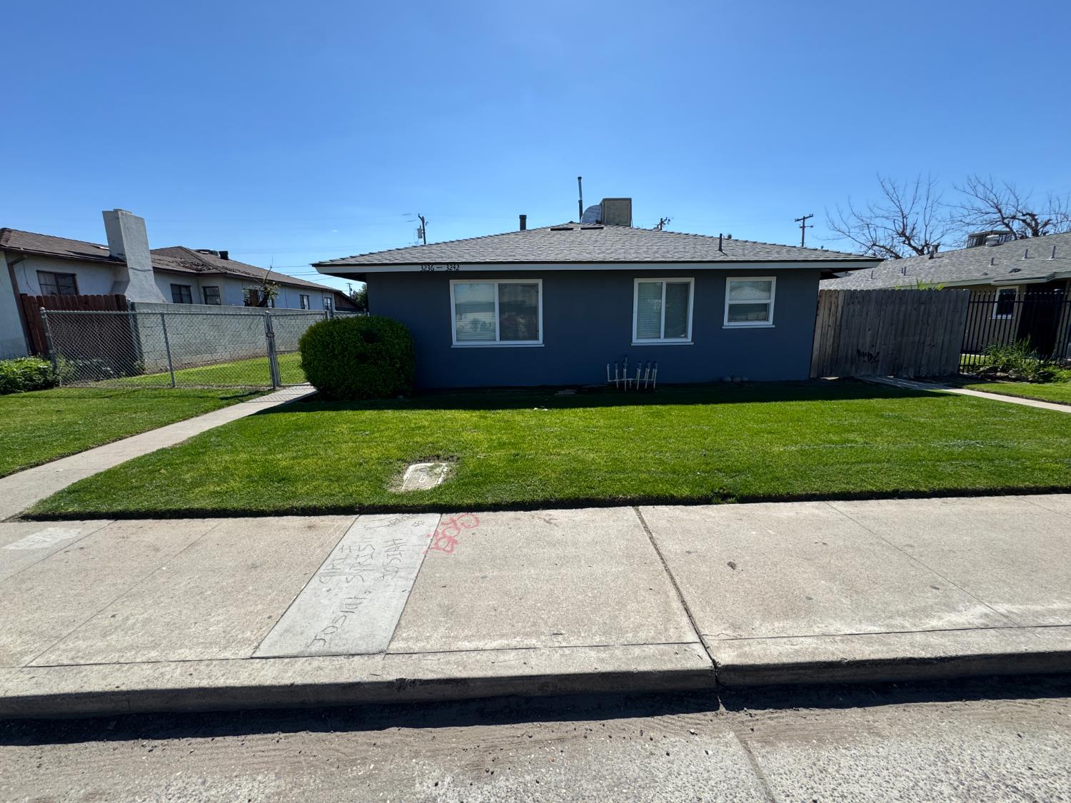 3236 E Clinton Ave, Fresno, CA 93703