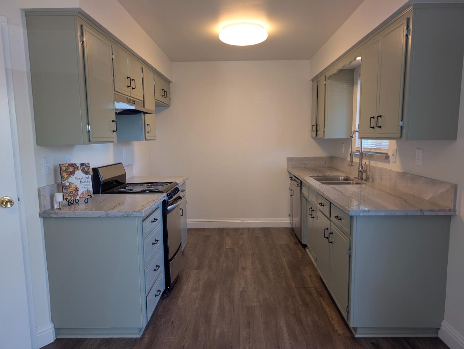 125 S Granada Dr #42, Madera, CA 93637