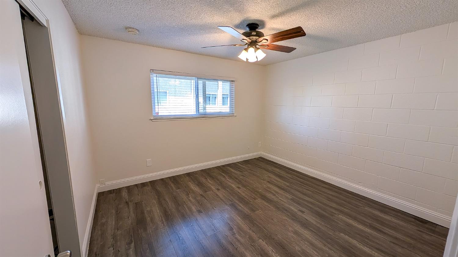 125 S Granada Dr #42, Madera, CA 93637