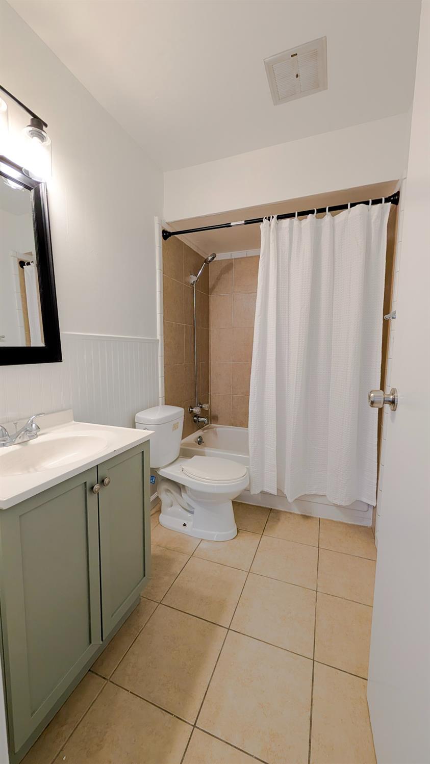 125 S Granada Dr #42, Madera, CA 93637