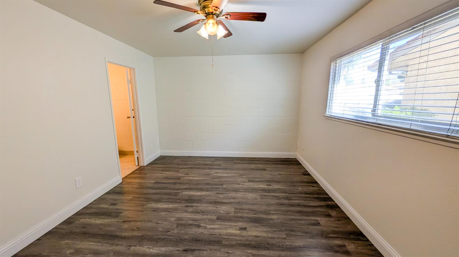 125 S Granada Dr #42, Madera, CA 93637