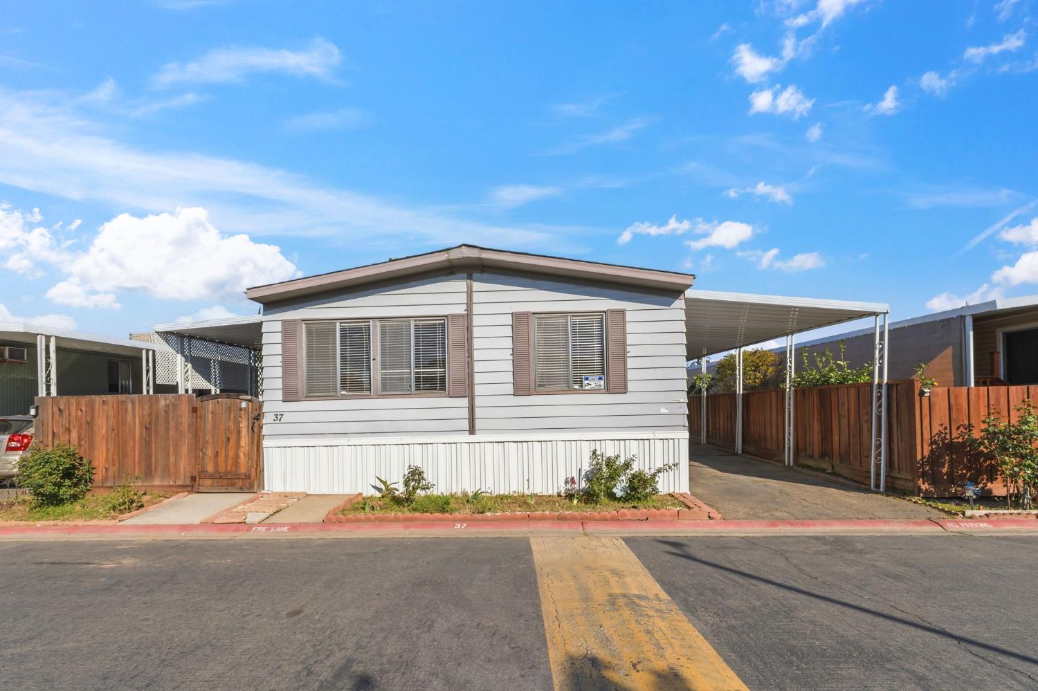 2533 W McKinley Ave #37, Fresno, CA 93728