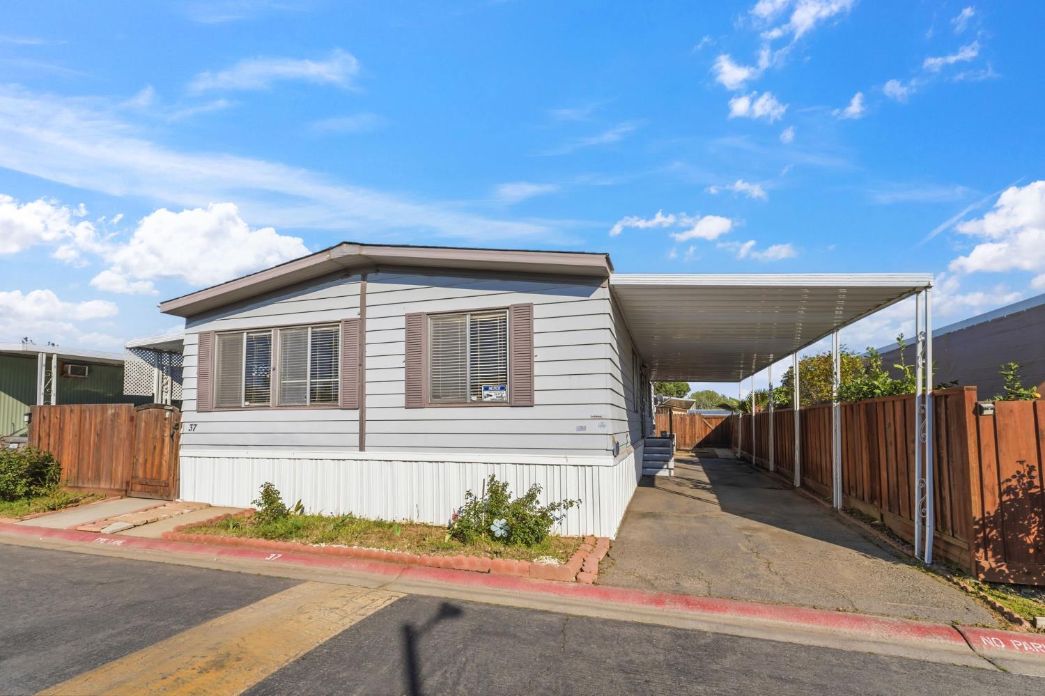 2533 W McKinley Ave #37, Fresno, CA 93728