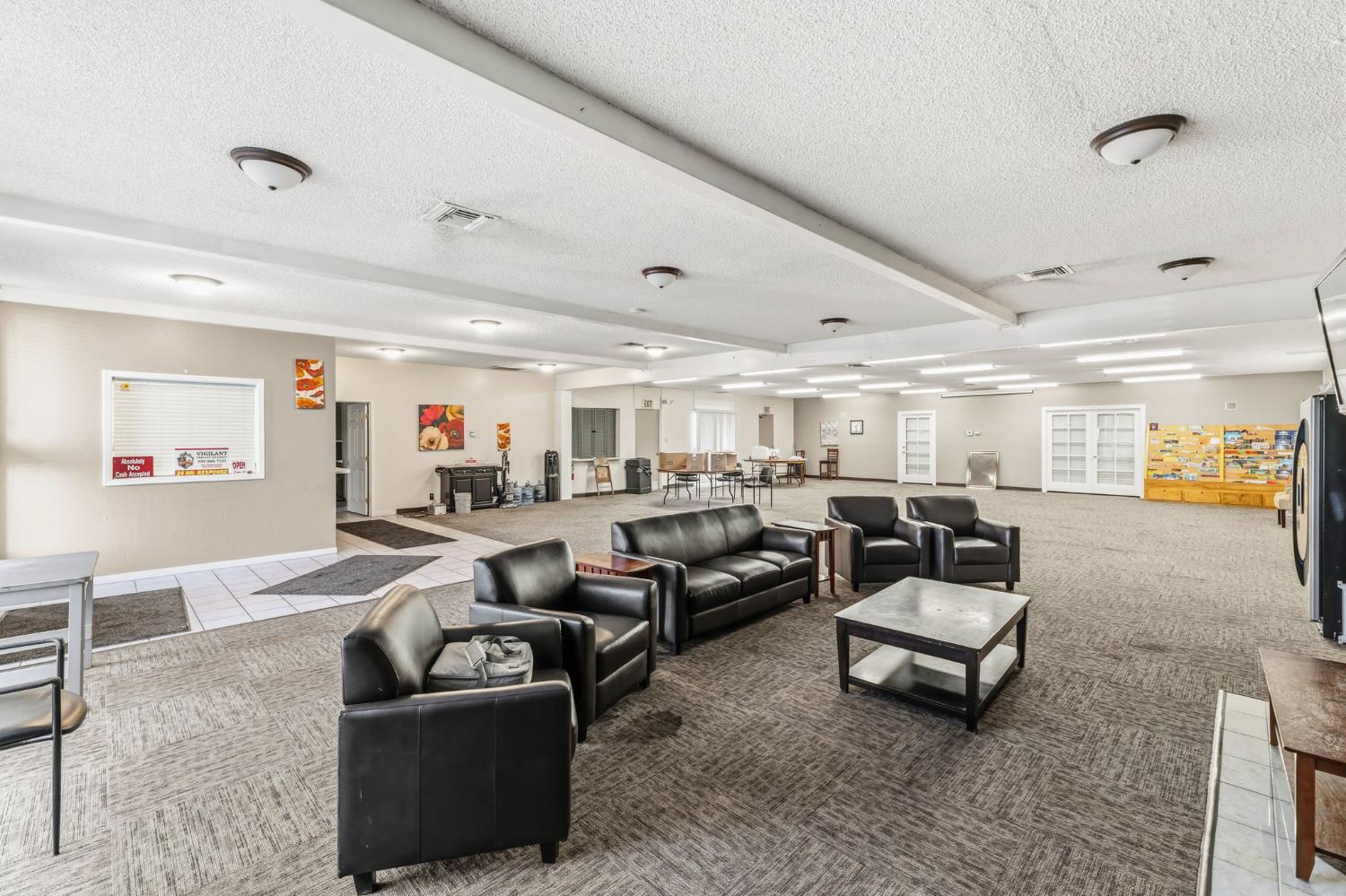 2533 W McKinley Ave #37, Fresno, CA 93728