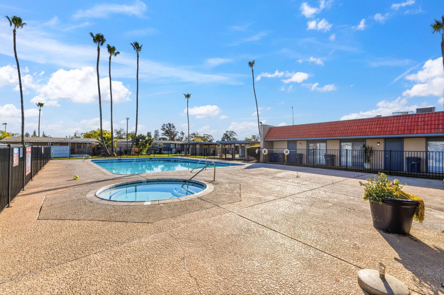 2533 W McKinley Ave #37, Fresno, CA 93728