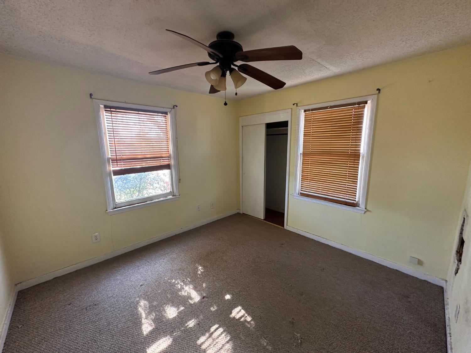 309 E San Joaquin St, Avenal, CA 93204