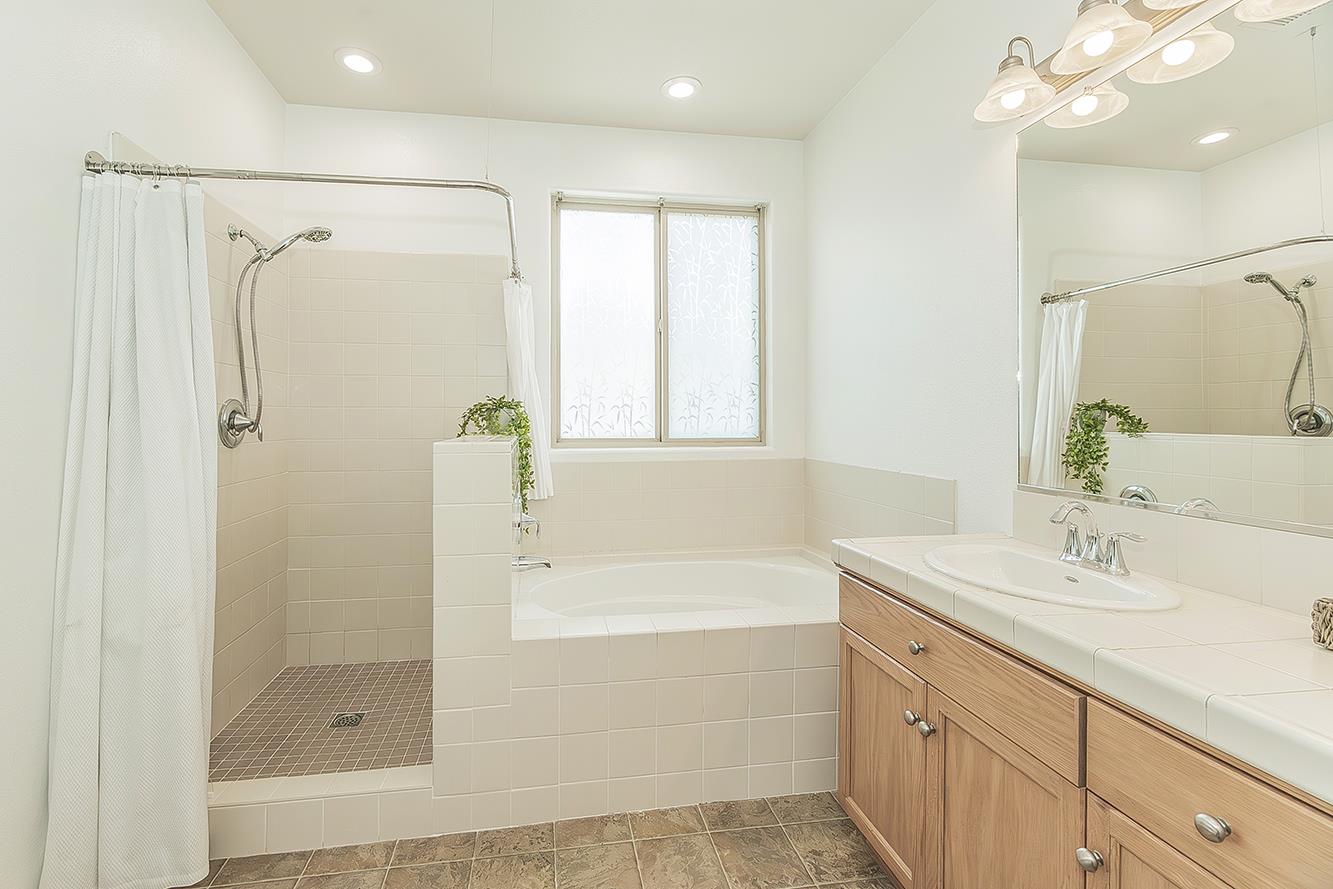 7357 E Redlands Ave, Fresno, CA 93737