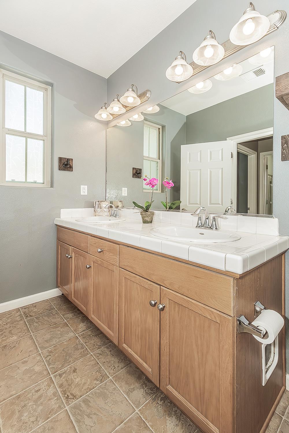 7357 E Redlands Ave, Fresno, CA 93737