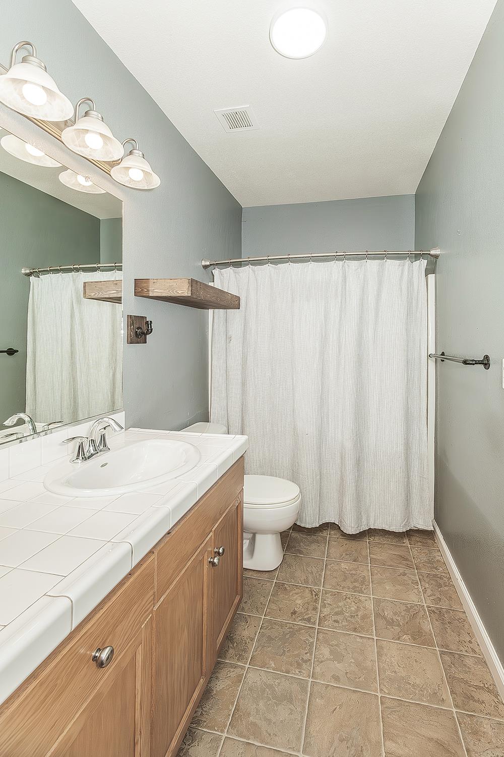 7357 E Redlands Ave, Fresno, CA 93737