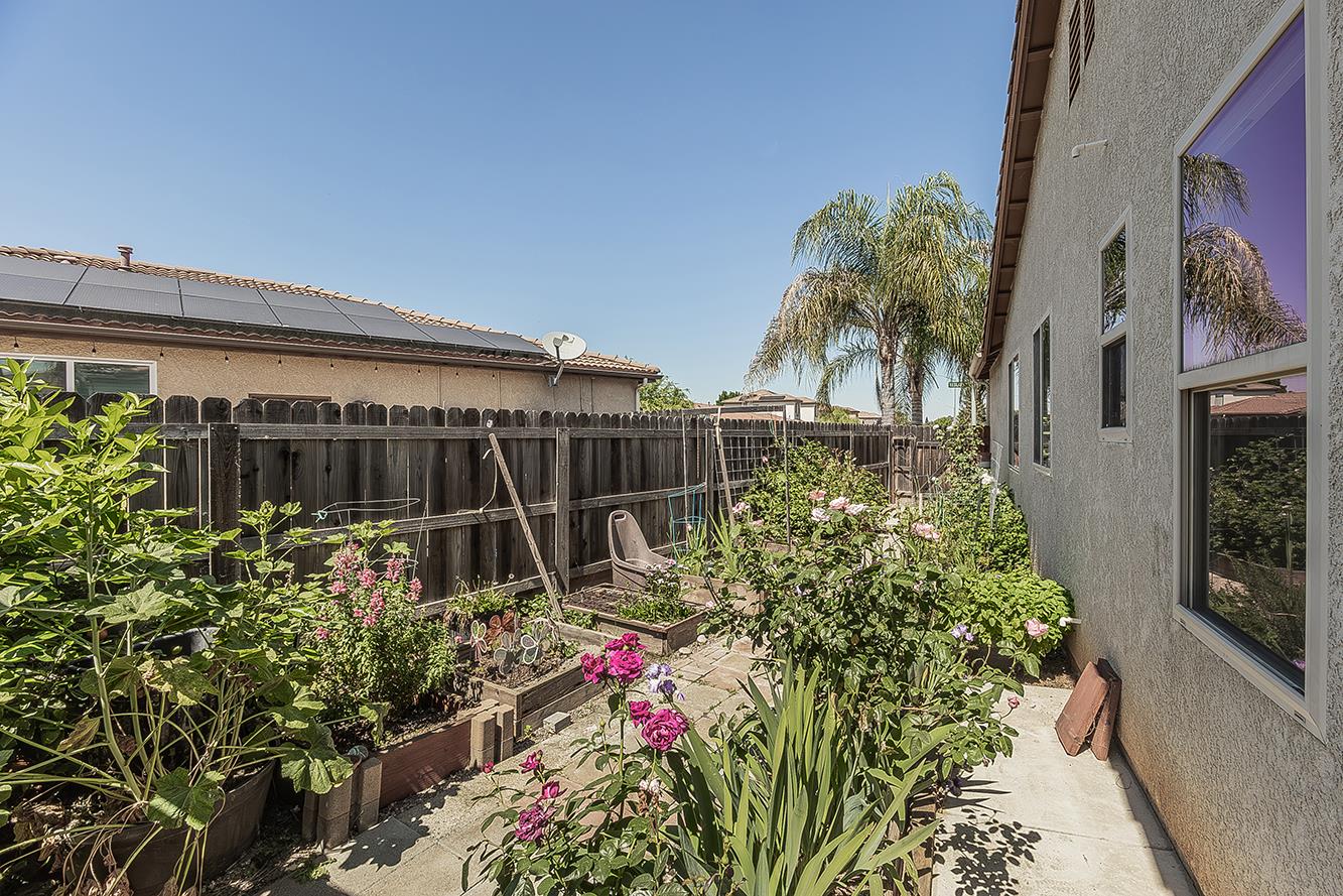 7357 E Redlands Ave, Fresno, CA 93737