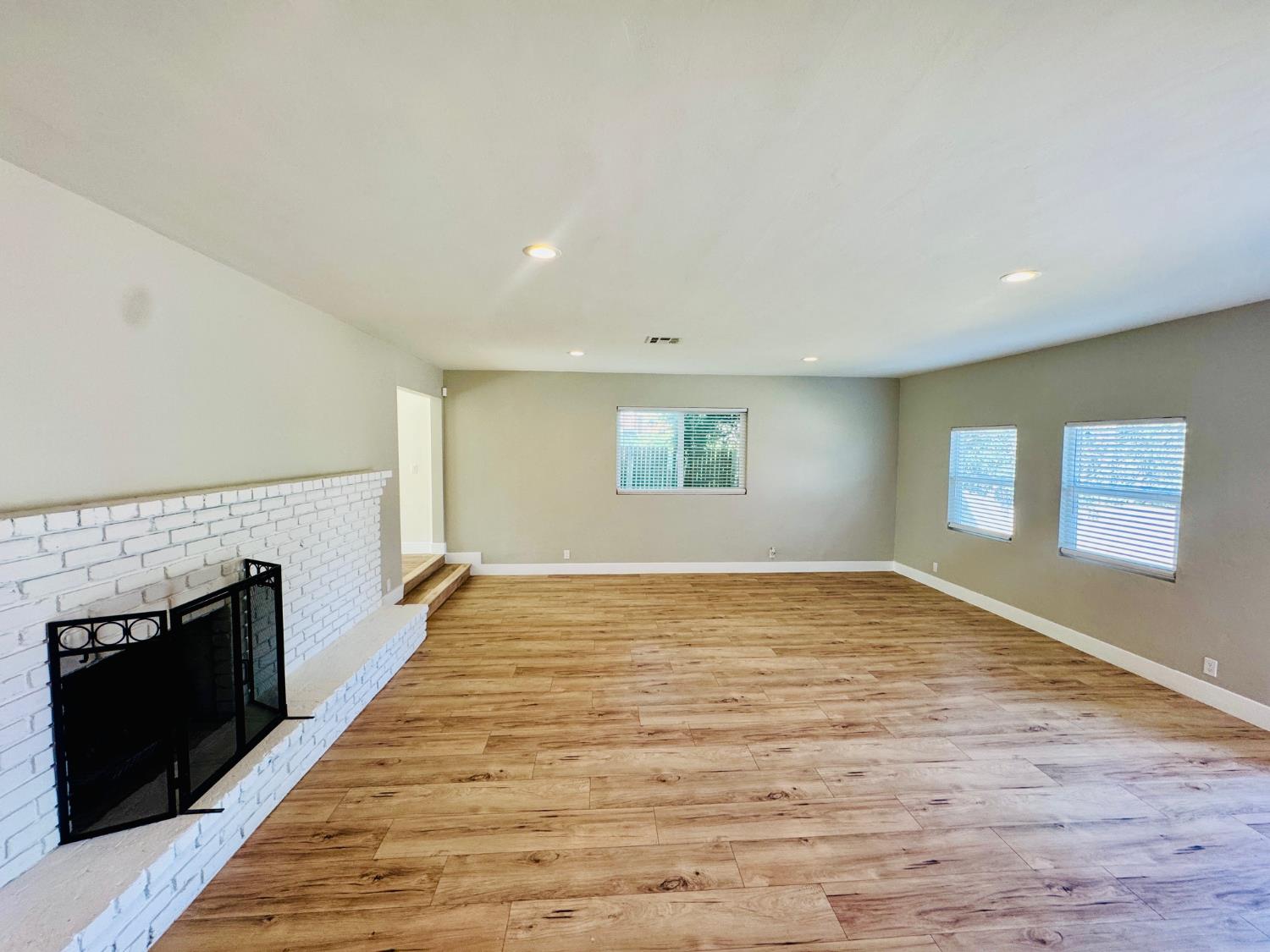 2804 Elmwood Ave, Bakersfield, CA 93305