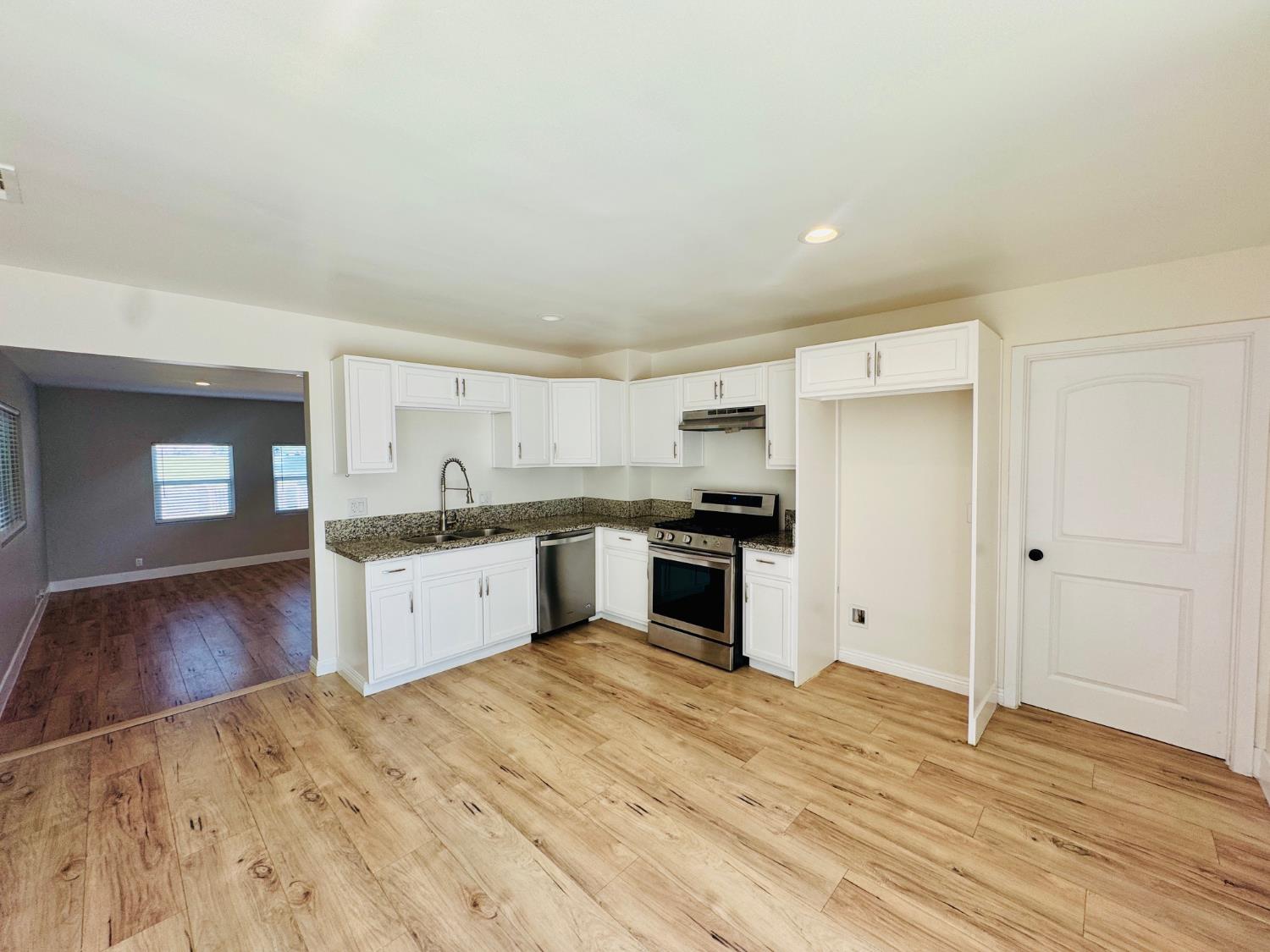 2804 Elmwood Ave, Bakersfield, CA 93305