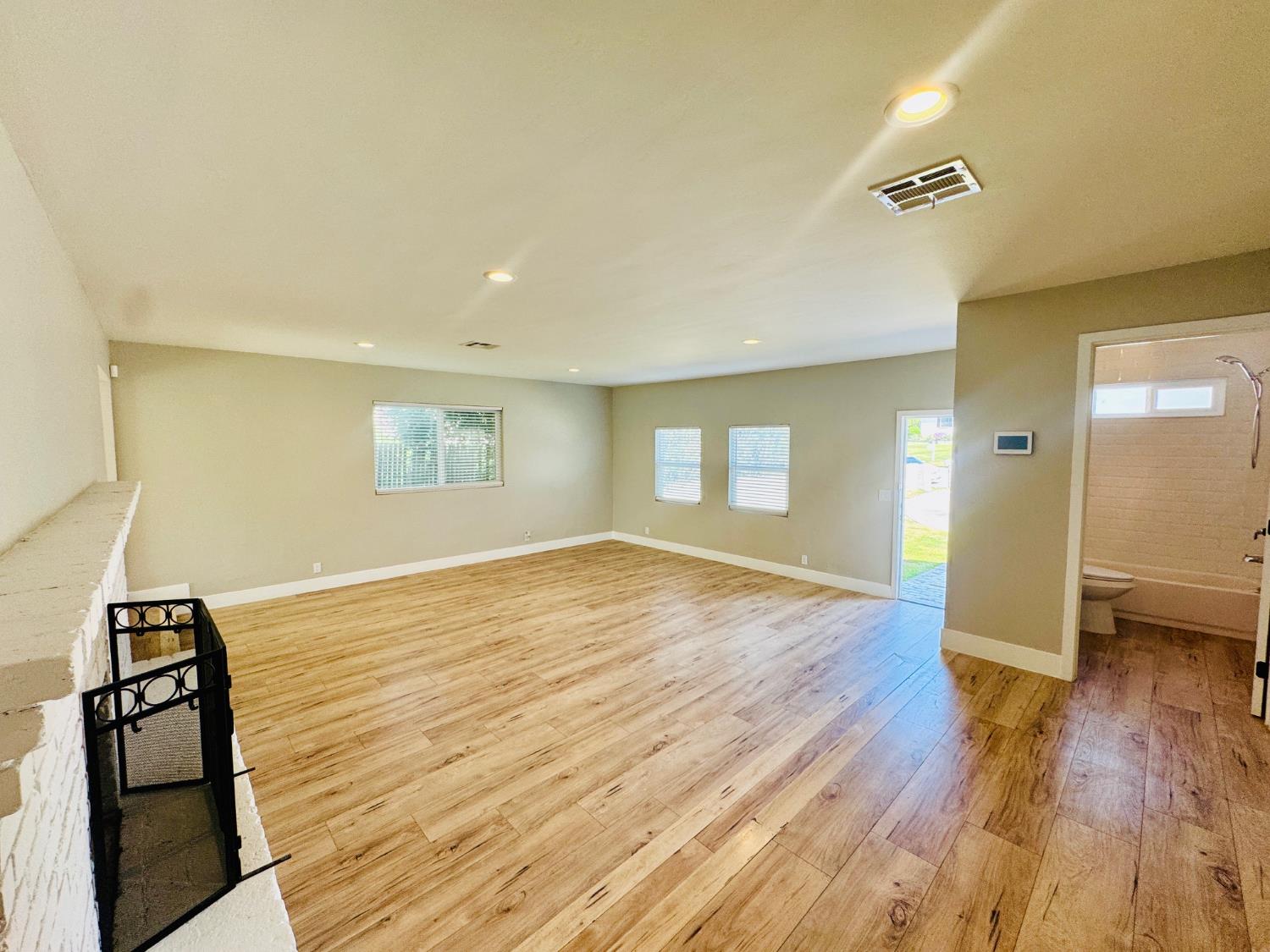 2804 Elmwood Ave, Bakersfield, CA 93305