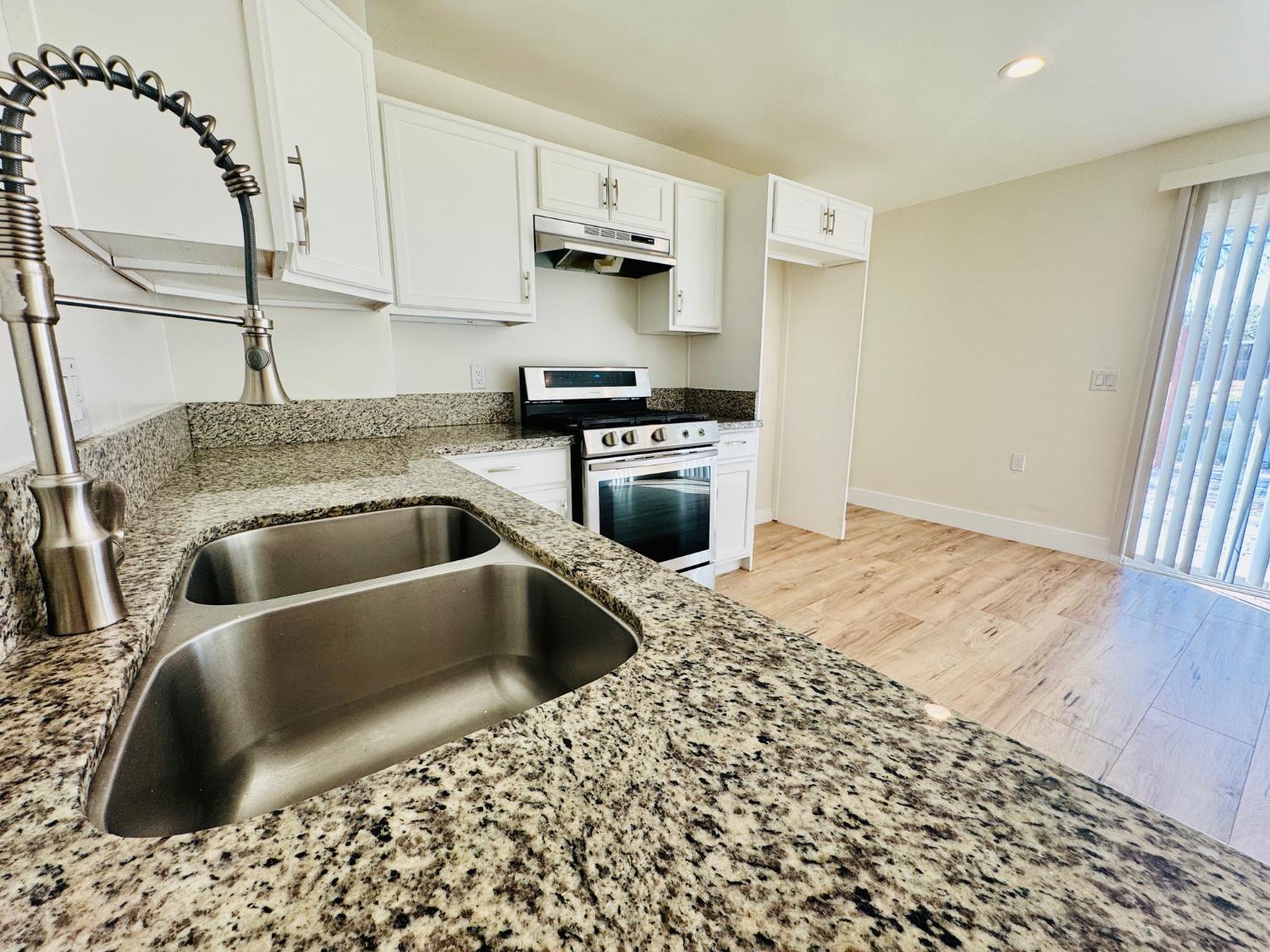 2804 Elmwood Ave, Bakersfield, CA 93305