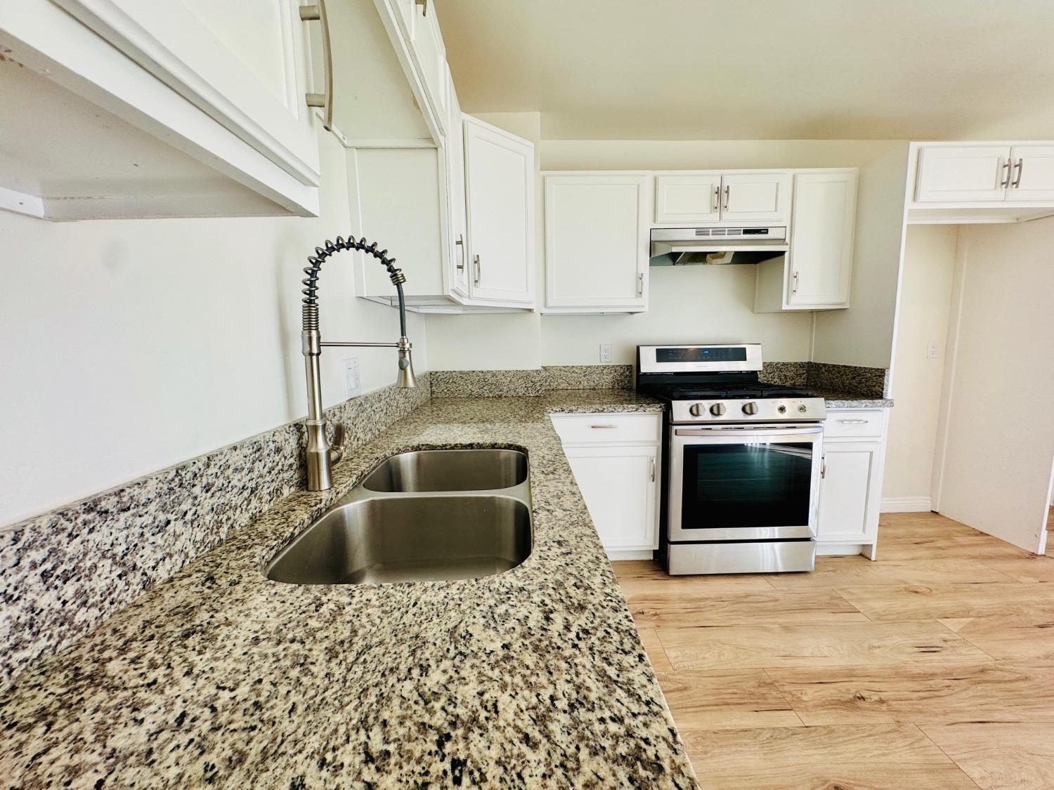 2804 Elmwood Ave, Bakersfield, CA 93305