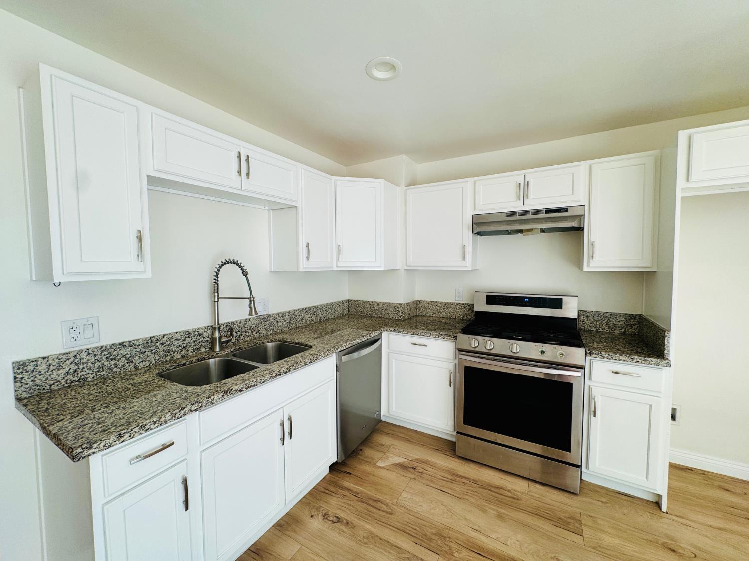 2804 Elmwood Ave, Bakersfield, CA 93305