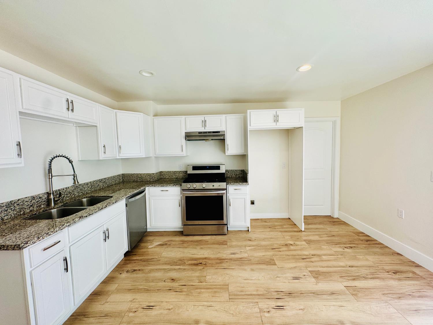 2804 Elmwood Ave, Bakersfield, CA 93305