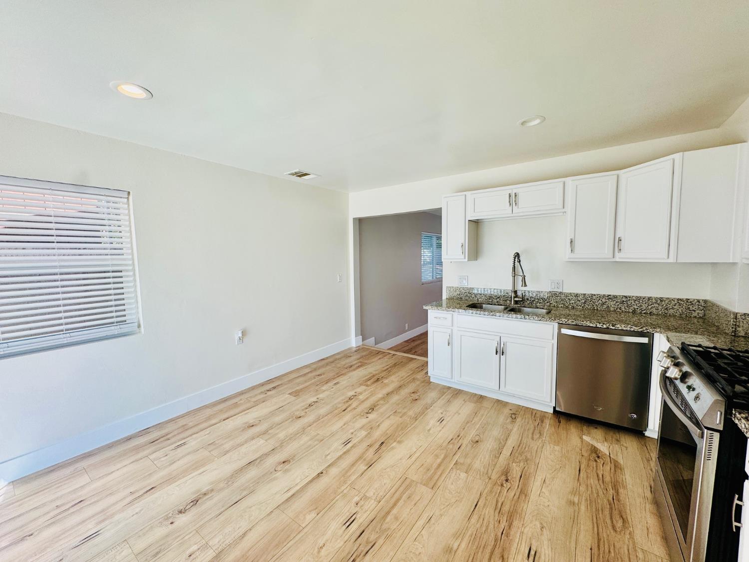 2804 Elmwood Ave, Bakersfield, CA 93305