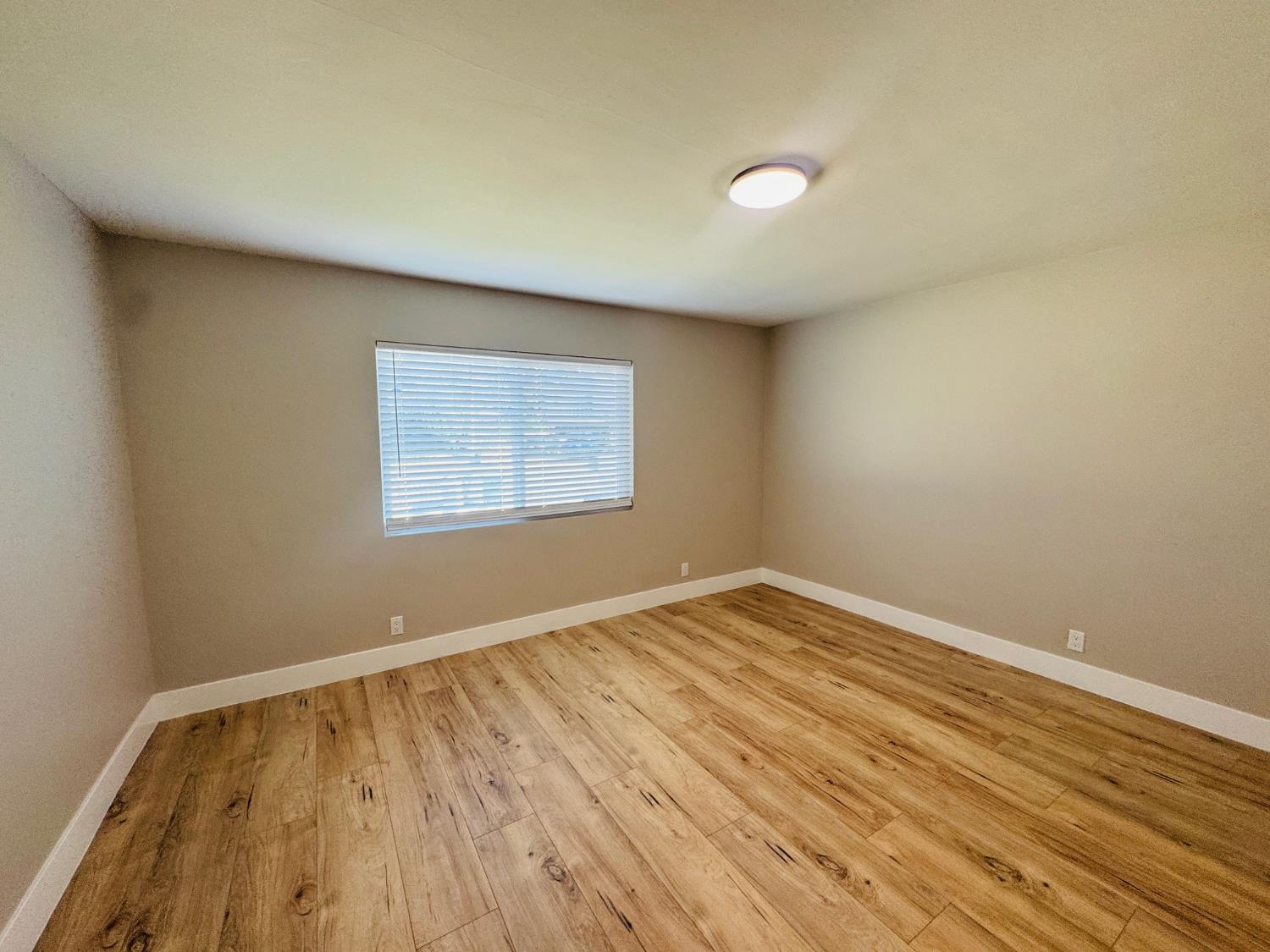 2804 Elmwood Ave, Bakersfield, CA 93305