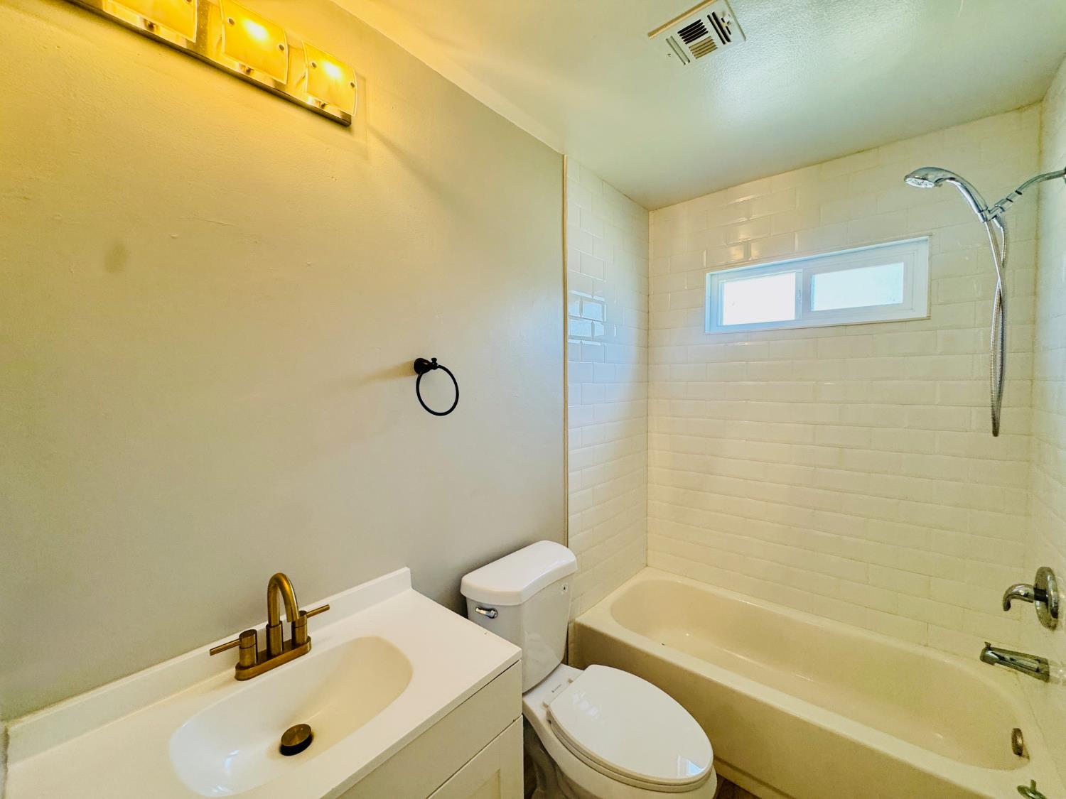 2804 Elmwood Ave, Bakersfield, CA 93305