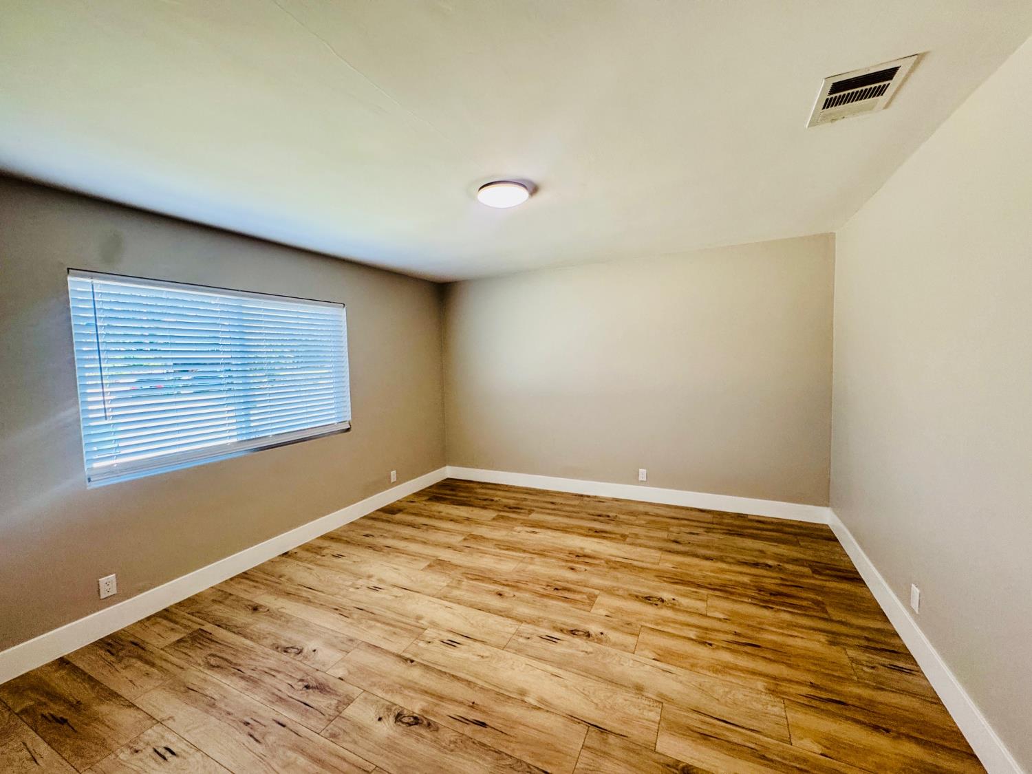 2804 Elmwood Ave, Bakersfield, CA 93305