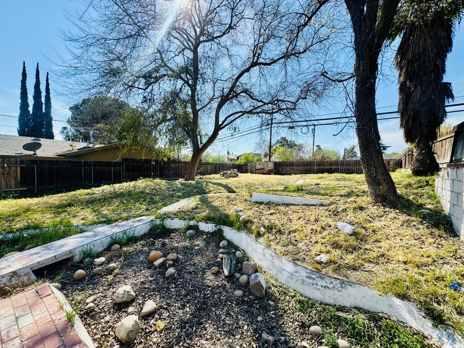 2804 Elmwood Ave, Bakersfield, CA 93305