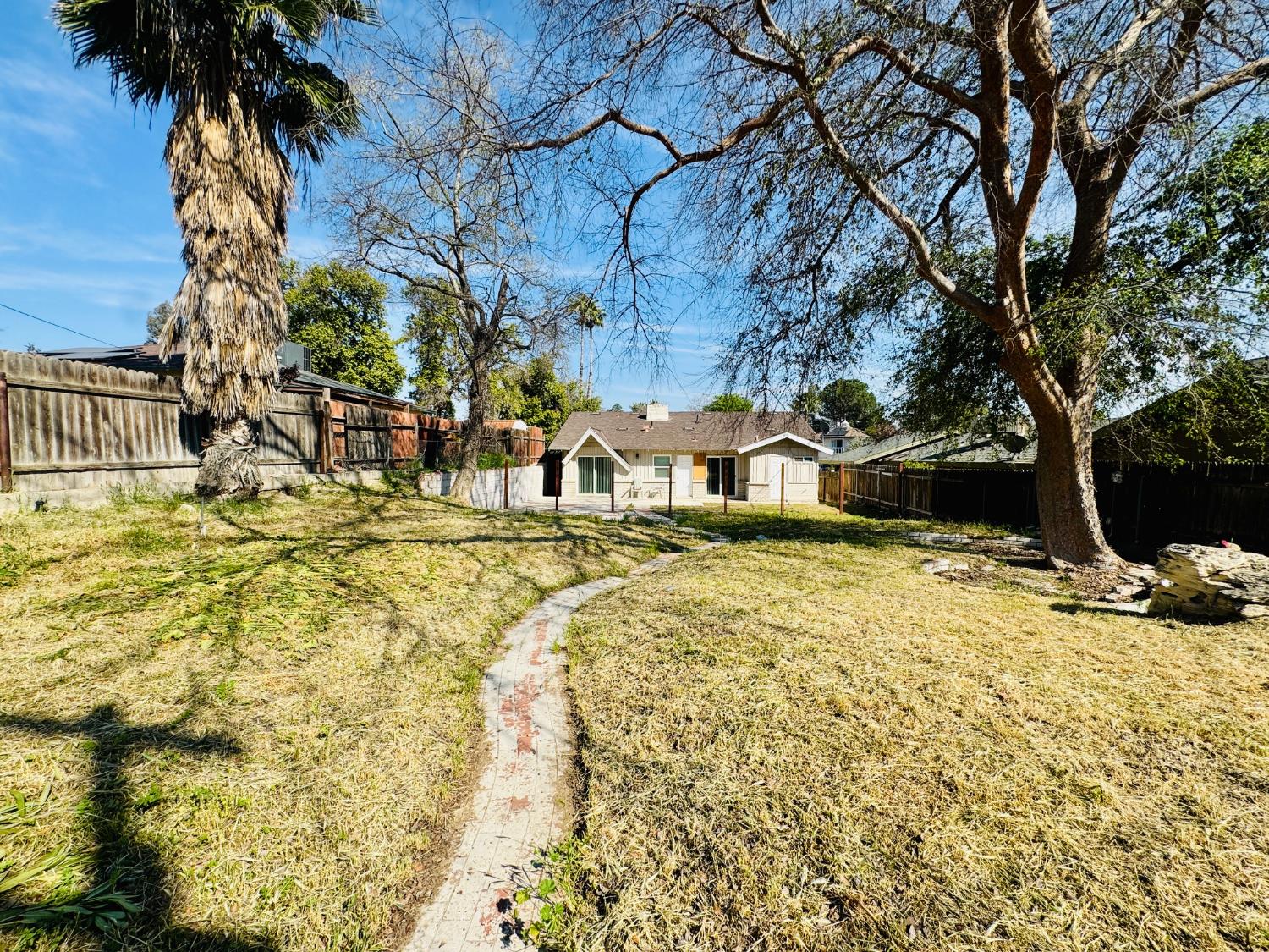 2804 Elmwood Ave, Bakersfield, CA 93305