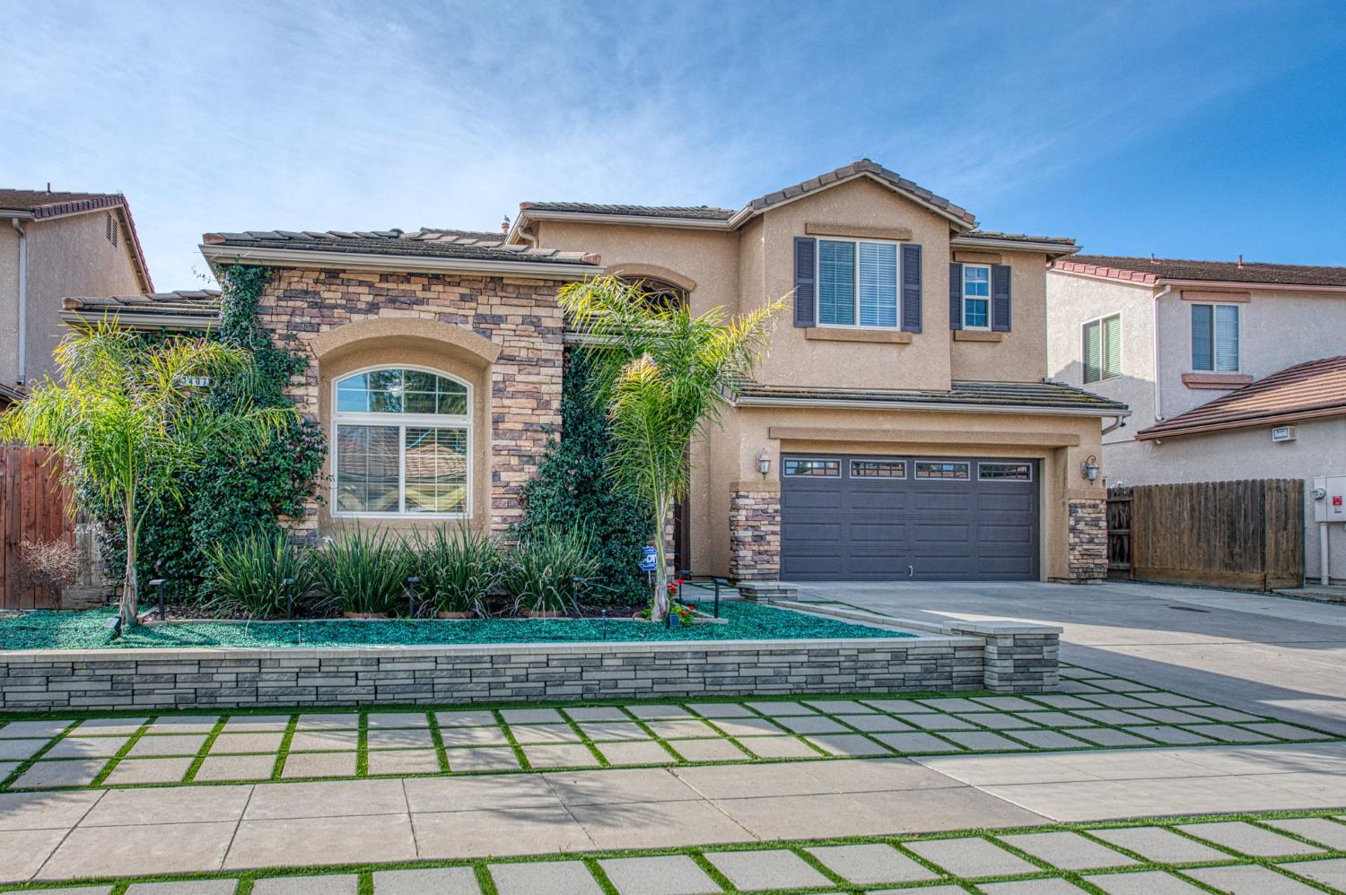 1407 E Via Marbella Dr, Fresno, CA 93730