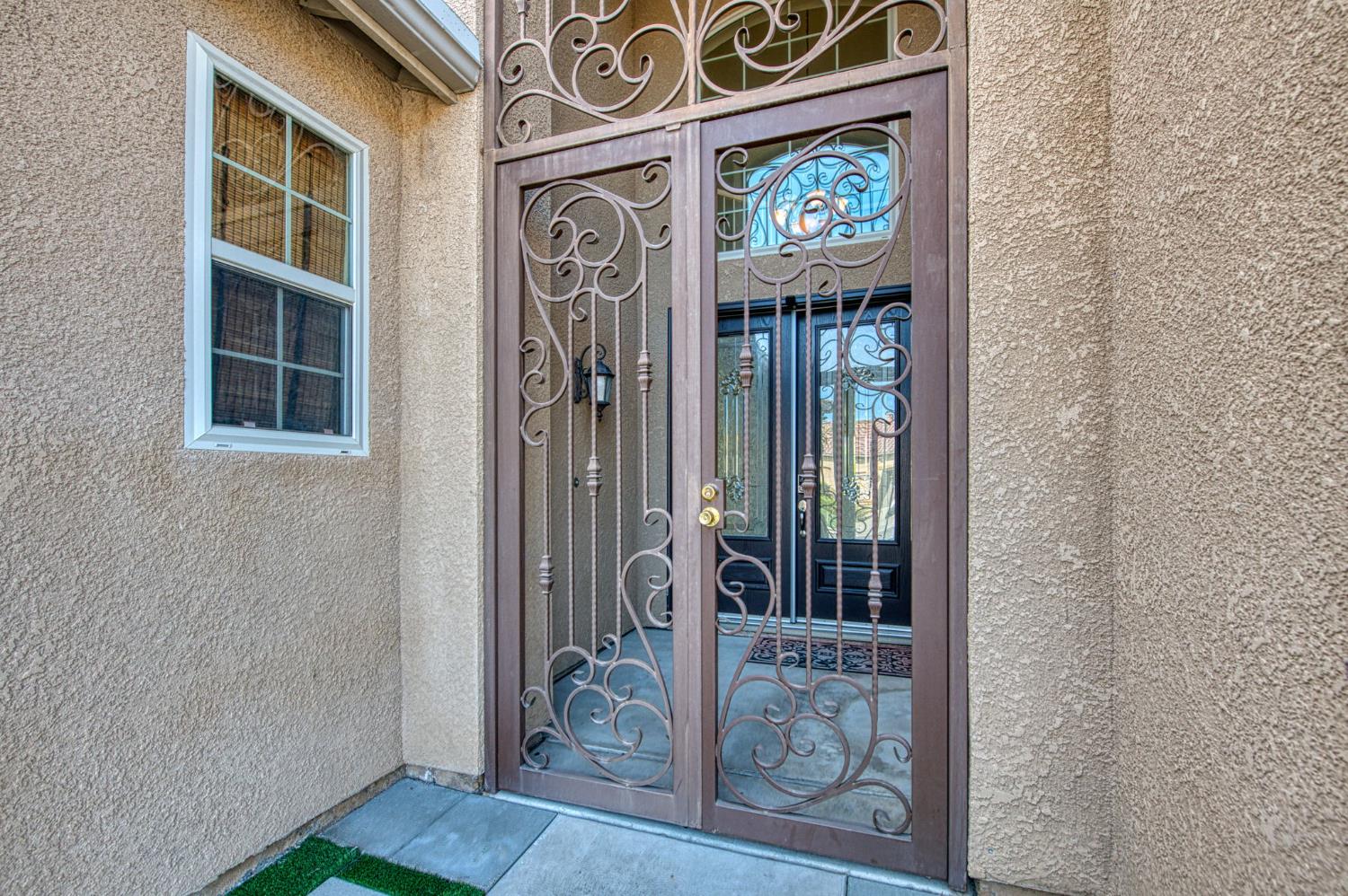 1407 E Via Marbella Dr, Fresno, CA 93730