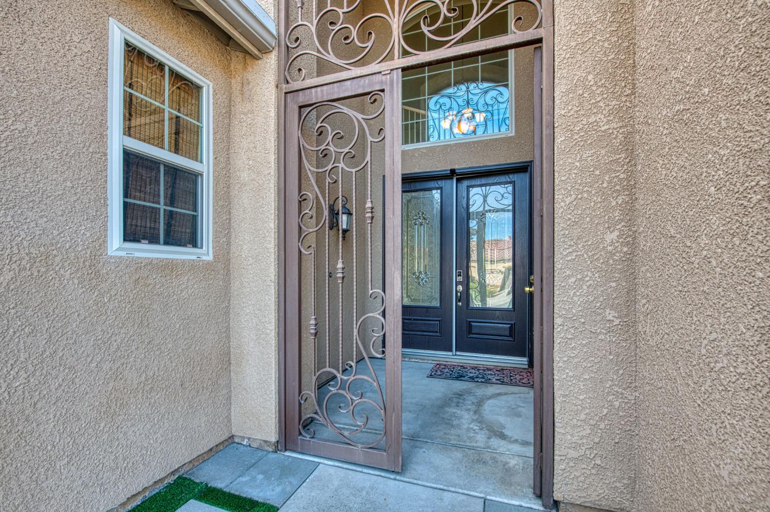 1407 E Via Marbella Dr, Fresno, CA 93730