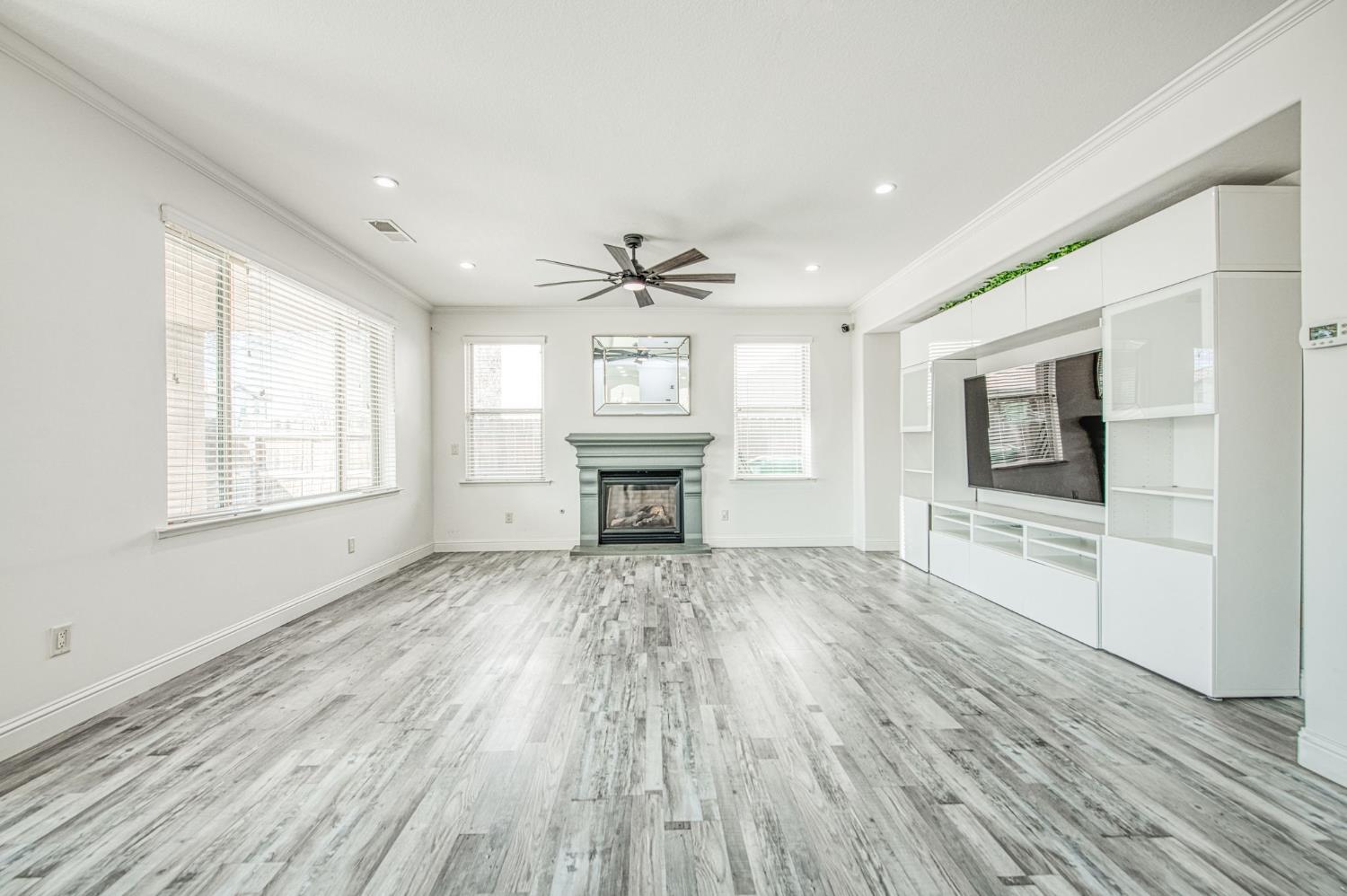 1407 E Via Marbella Dr, Fresno, CA 93730