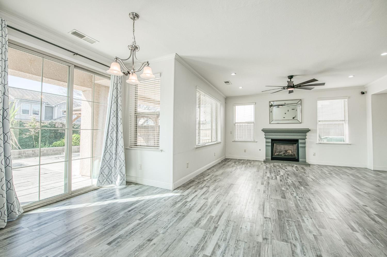 1407 E Via Marbella Dr, Fresno, CA 93730