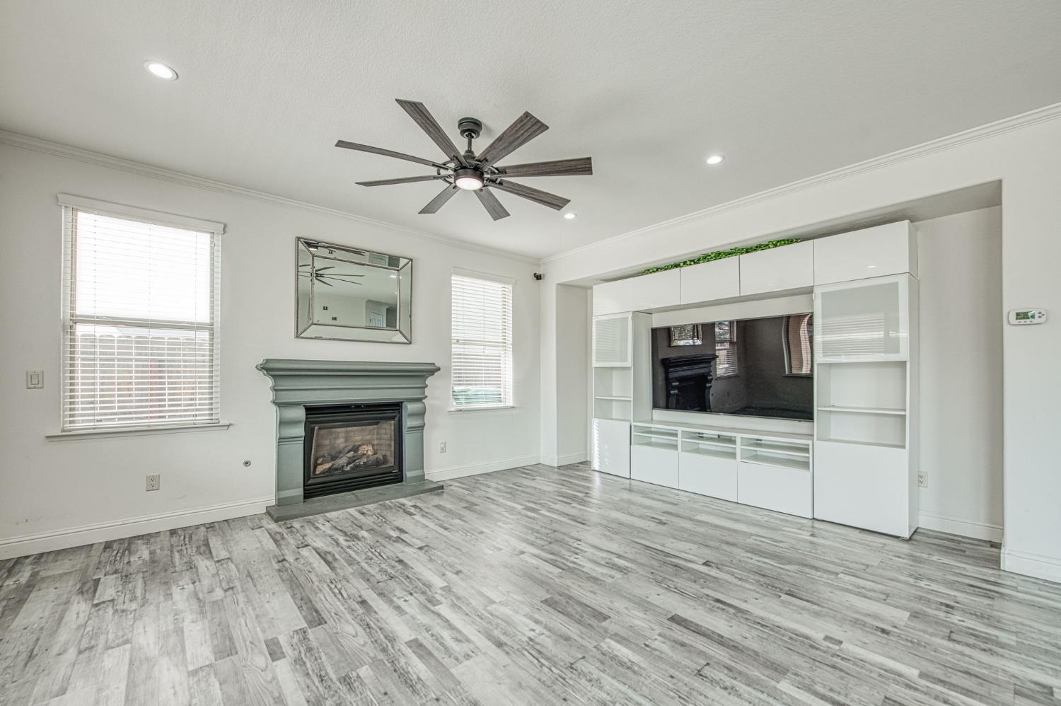 1407 E Via Marbella Dr, Fresno, CA 93730