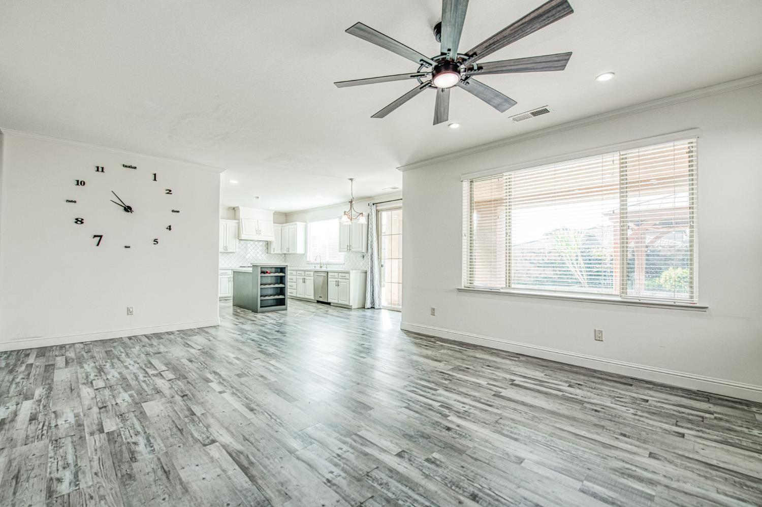 1407 E Via Marbella Dr, Fresno, CA 93730